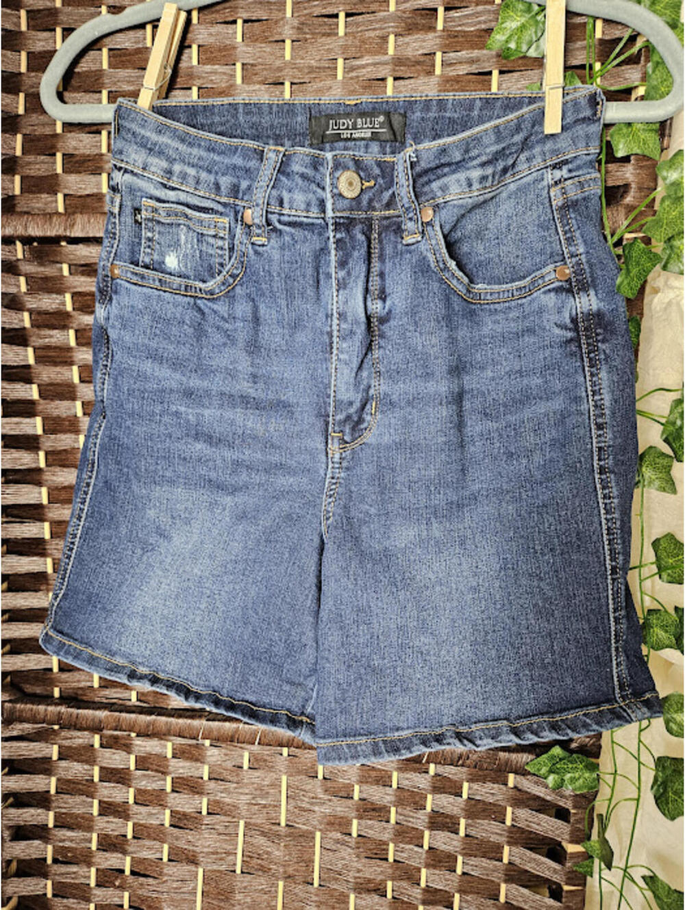 Judy Blue Medium Wash High Waisted Jean Shorts M | Casual Stretch Denim